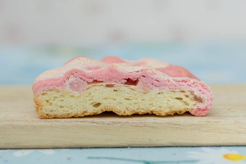 いちごのビスチョコデニッシュ【ファミリーマート】断面