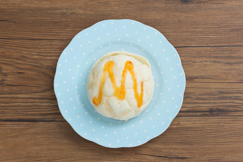 チーズメロンパン　ホイップ＆チーズクリーム【ローソン】上