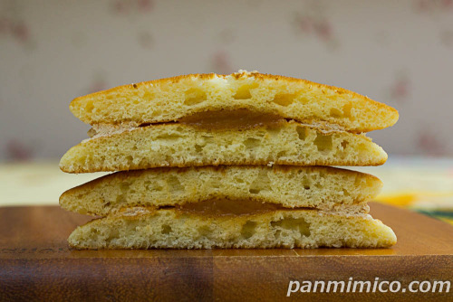 ふわふわホットケーキサンド（キャラメルソース＆ホイップ）【ヤマザキ】断面