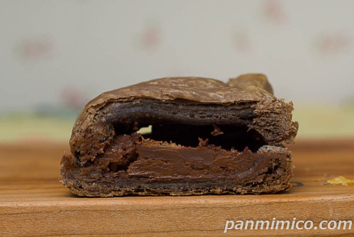 バトンチョコパイ【セブンイレブン】断面