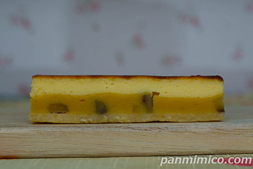 紅はるかとバスク風チーズケーキ～3種のチーズ使用～【ファミリーマート】断面
