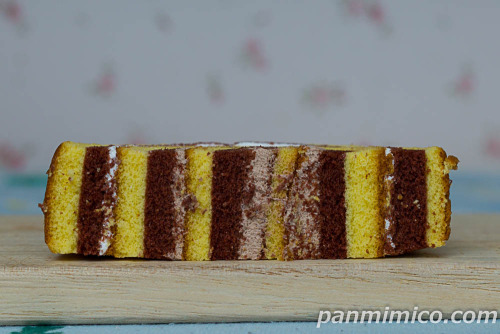 2種類のしっとりロールケーキ【ファミリーマート】断面