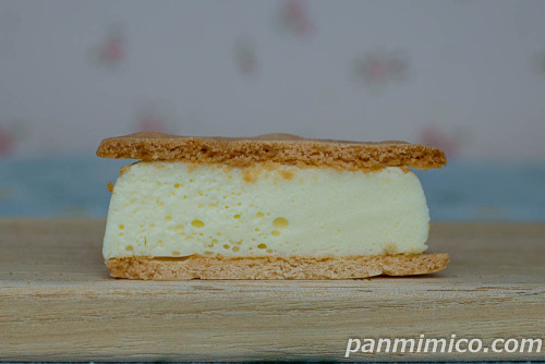生チーズケーキサンド【ローソン】断面