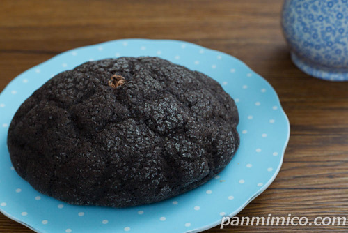 大きなチョコホイップメロンパン【ヤマザキ】斜め