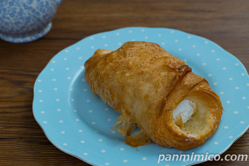 つぶあん＆ホイップデニッシュ（北海道産小豆のつぶあん＆北海道産牛乳入りホイップ）【ヤマザキ】斜め