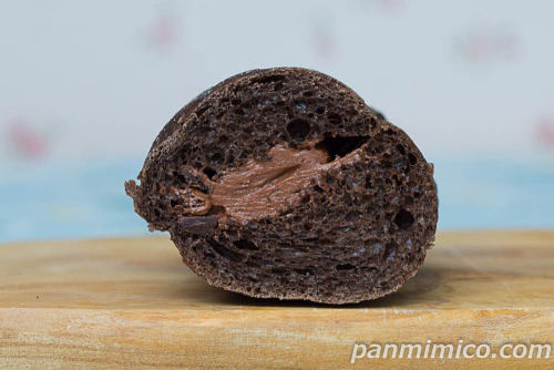 GODIVA　ショコラパン【ローソン】断面