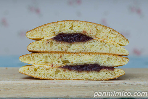 ホットケーキサンド （北海道産小豆のつぶあん＆ 北海道産バター入りマーガリン）【ヤマザキ】断面