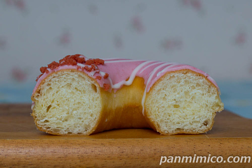 ふんわりリングドーナツいちご【セブンイレブン】断面