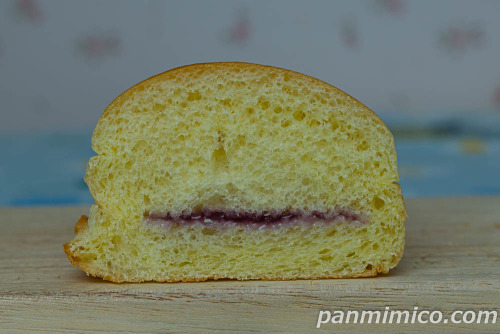 ふんわりサンド（北海道産ハスカップのジャム）【ヤマザキ】断面