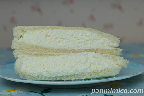 白バラ牛乳を使ったホイップだけサンド【セブンイレブン】断面