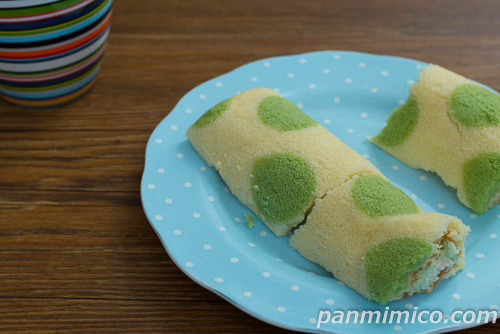 なが～いロールケーキ ロールちゃん（メロンクリーム）【ヤマザキ】斜め