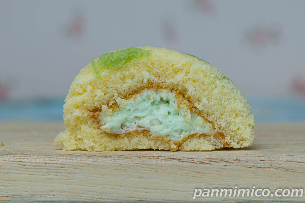 なが～いロールケーキ ロールちゃん（メロンクリーム）【ヤマザキ】の