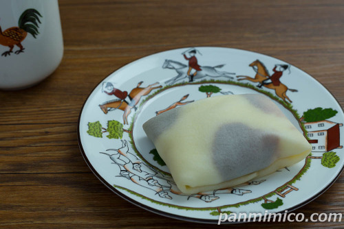 白バラ牛乳使用モーモークレープ【セブンイレブン】斜め