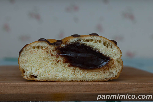 チョコカスタードドーナツ【ローソン】断面