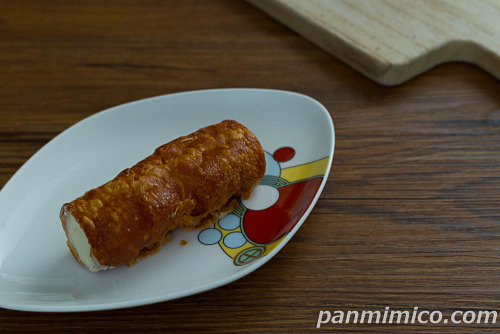 冷凍スイーツ 凍ったまま食べるパイコロネ【ファミリーマート】斜め