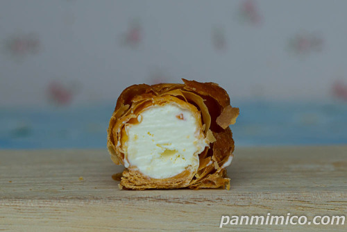 冷凍スイーツ 凍ったまま食べるパイコロネ【ファミリーマート】断面