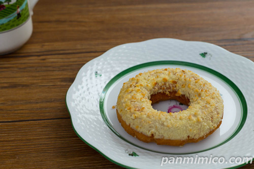 メロンパン風ドーナツ【ファミリーマート】斜め