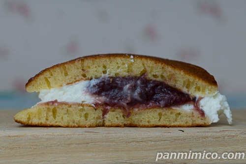 クリームたっぷり生どら焼（つぶあん＆練乳入りクリーム）【ヤマザキ】断面