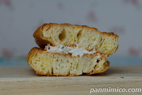 ザクザククッキーサンド（ラムレーズン）【ヤマザキ】断面