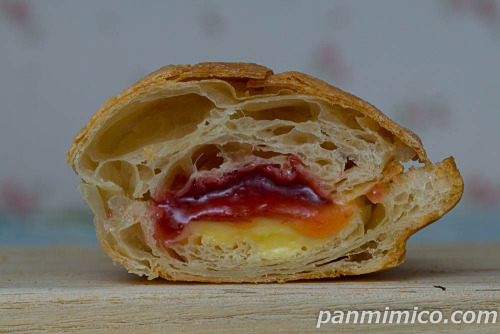 パティシエクロワッサン（マカロン）【ヤマザキ】断面