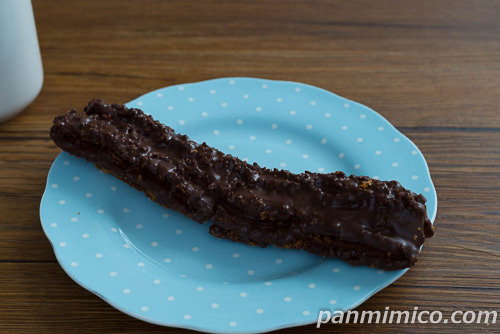 ザクッとしたチュロス（チョコ）【ヤマザキ】斜め