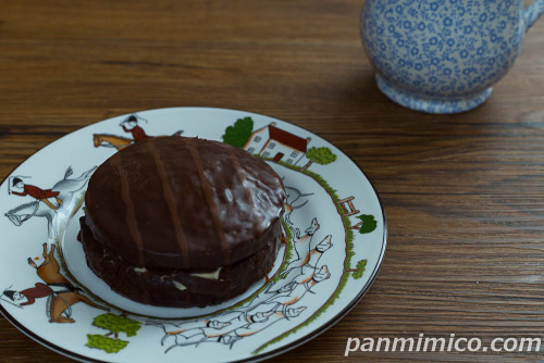 ふわじゅわチョコケーキ　コーヒー風味【ローソン】斜め