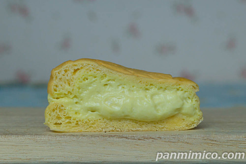 冷やして食べるとろけるくりーむパン　静岡クラウンメロン【ファミリーマート】断面