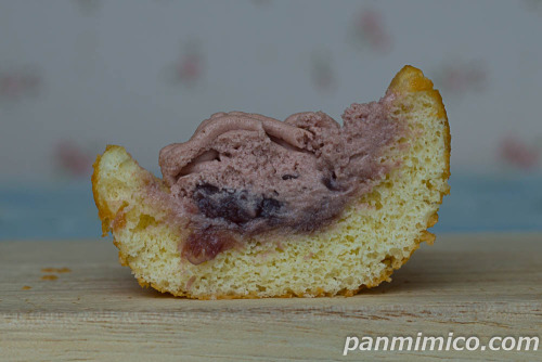 ダックワーズ風オムレット（小倉＆クリーム）【ヤマザキ】断面