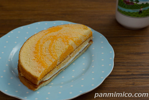 メロンクリームサンド（北海道産メロン）【ヤマザキ】斜め