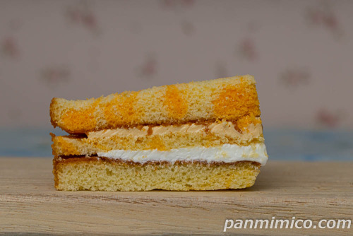 メロンクリームサンド（北海道産メロン）【ヤマザキ】断面