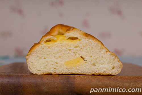 カスタードクリームロール【ヤマザキ】断面