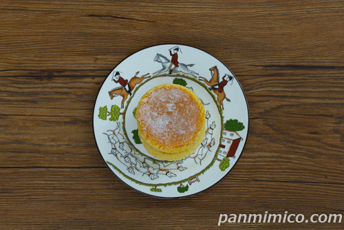 冷やして食べるふんわりホットケーキ風サンド【ファミリーマート】上