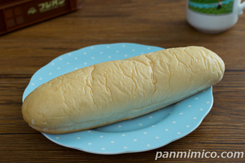 白いコッペ　ソイバナナオレ味【フジパン】斜め