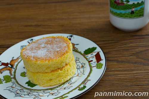 冷やして食べるふんわりホットケーキ風サンド【ファミリーマート】斜め