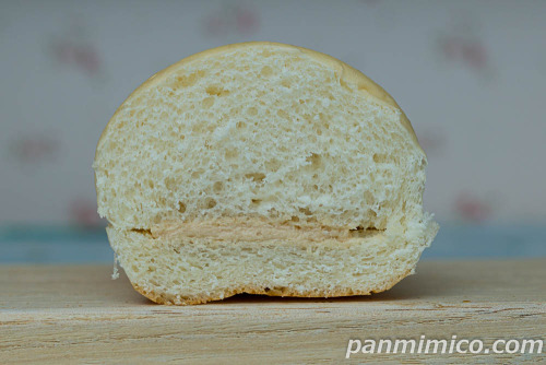 白いコッペ　ソイバナナオレ味【フジパン】断面