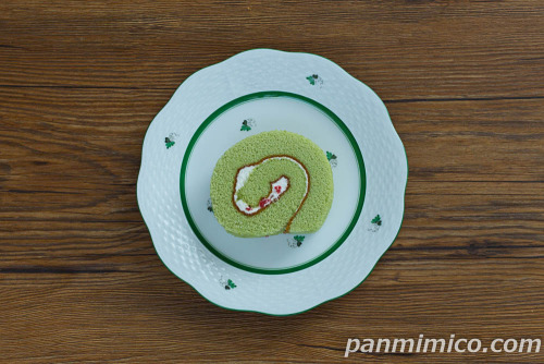 メロンソーダ風ロールケーキ【ファミリーマート】上