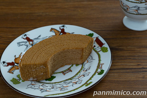 ミルクキャラメルバウム【ファミリーマート】斜め