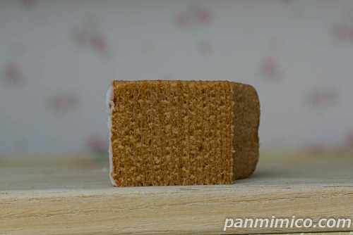 ミルクキャラメルバウム【ファミリーマート】断面