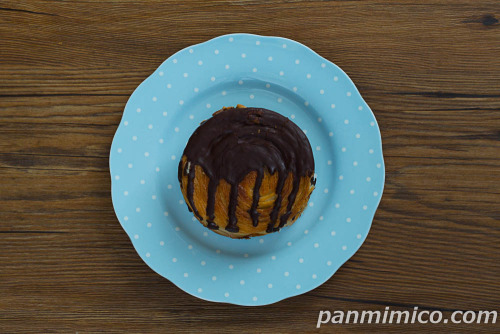 感謝還元チャレンジ記念商品　クロワッサンロール　ショコラ【ローソン】上から撮った写真