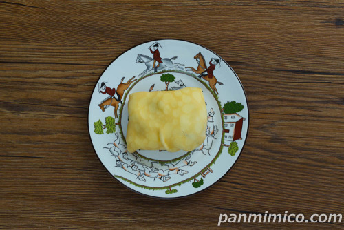 もっちりクレープ　とろ生スイートポテト【セブンイレブン】上から撮った写真