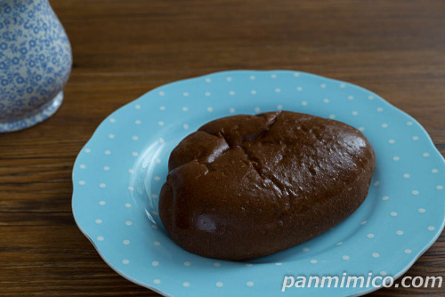 なめらかチョコクリームパン【ファミリーマート】斜め