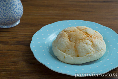 MILK　メロンパン【ローソン】斜め