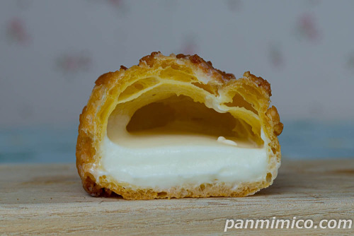 Uchi Café×Milk　クロッカンシュークリーム　ミルククリーム【ローソン】断面