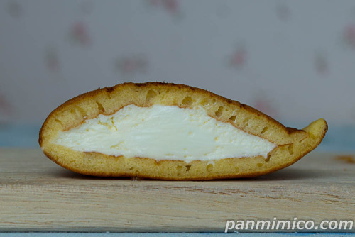 Uchi Café×Milk　どらもっち　味わいミルククリーム【ローソン】断面