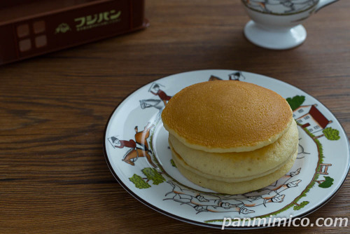 生ぱんけーき 3種のベリー＆チーズクリーム（2）【フジパン】斜め