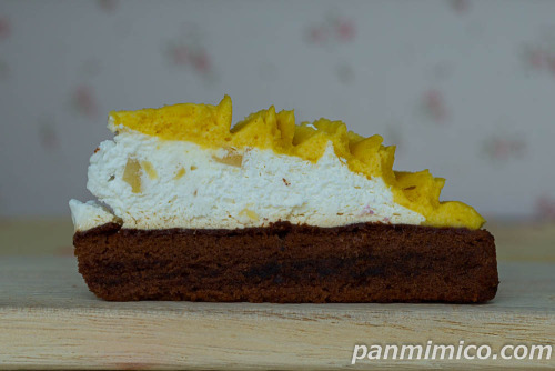 さつまいもと紫いものケーキ【ヤマザキ】断面