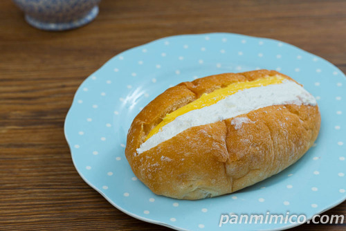 生フランスパン（カスタード＆ホイップ）【ファミリーマート】斜め