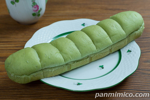 滋賀県産小麦使用　モリヤマメロンジャムのちぎりパン【セブンイレブン】斜め