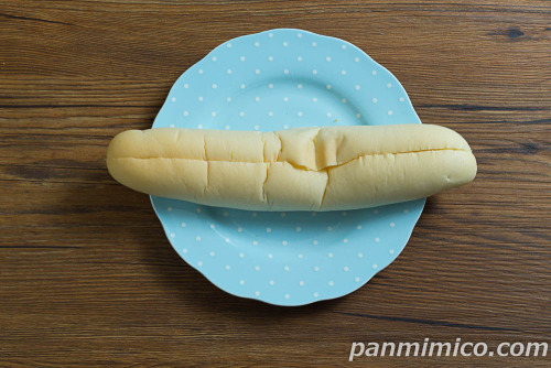 白いスティックパン練乳ミルククリーム【ファミリーマート】上