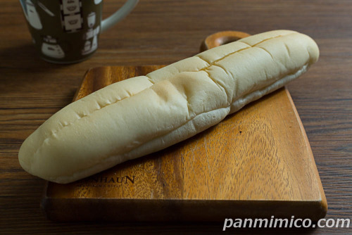 白いスティックパン練乳ミルククリーム【ファミリーマート】斜め